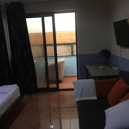 Studenti מלון טיראנה