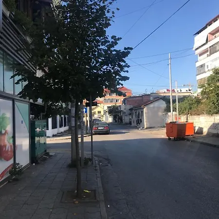 Studenti מלון טיראנה