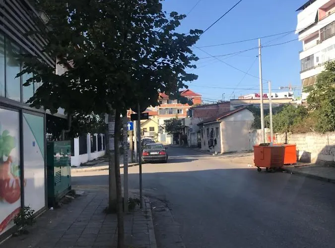 Studenti Otel Tiran
